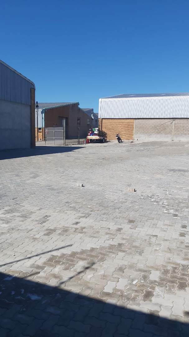 To Let Commercial Property for Rent in Sidwell Eastern Cape